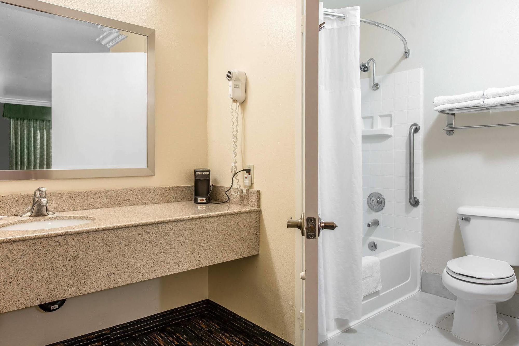 Quality Inn Prestonsburg Exterior photo